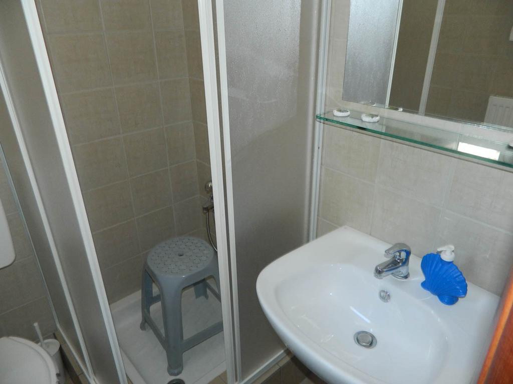 Hotel Peridromos Levádeia Habitación foto