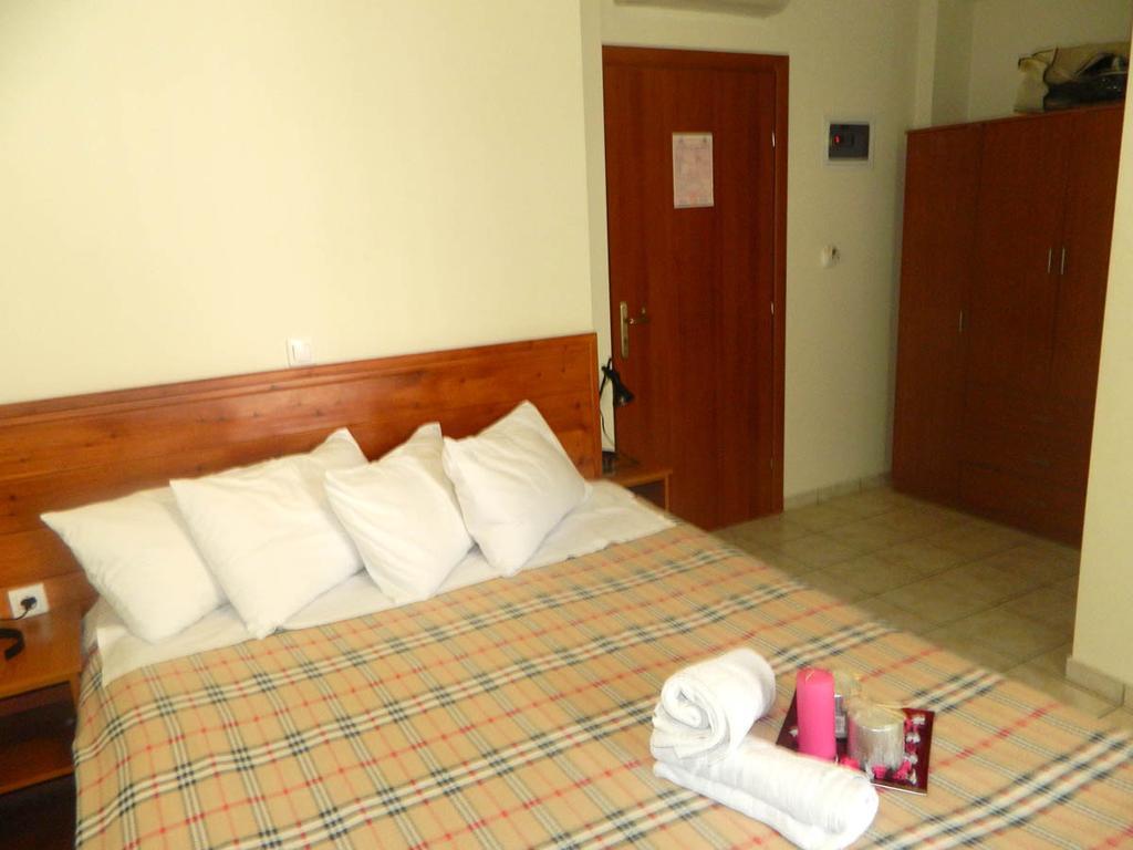 Hotel Peridromos Levádeia Habitación foto